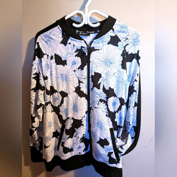 Lightweight Bomber Jacket - Picture 2 of 4